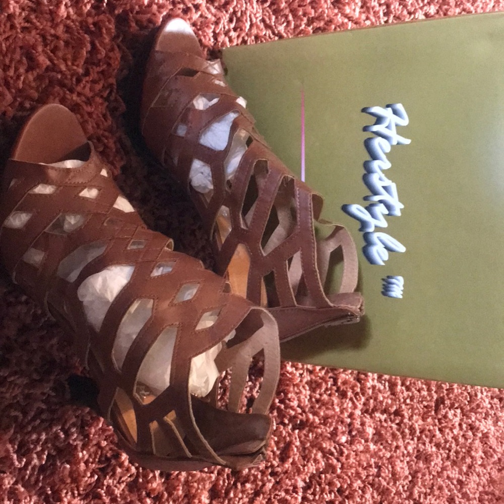 Shoes - Picture 2 of 3
